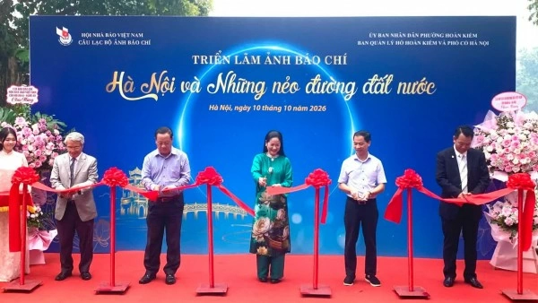 Hanoi exhibition showcases Vietnam through press photography