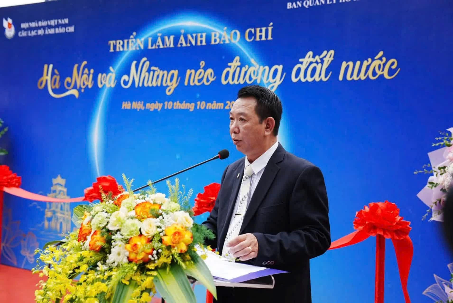 Hanoi exhibition showcases Vietnam through press photography