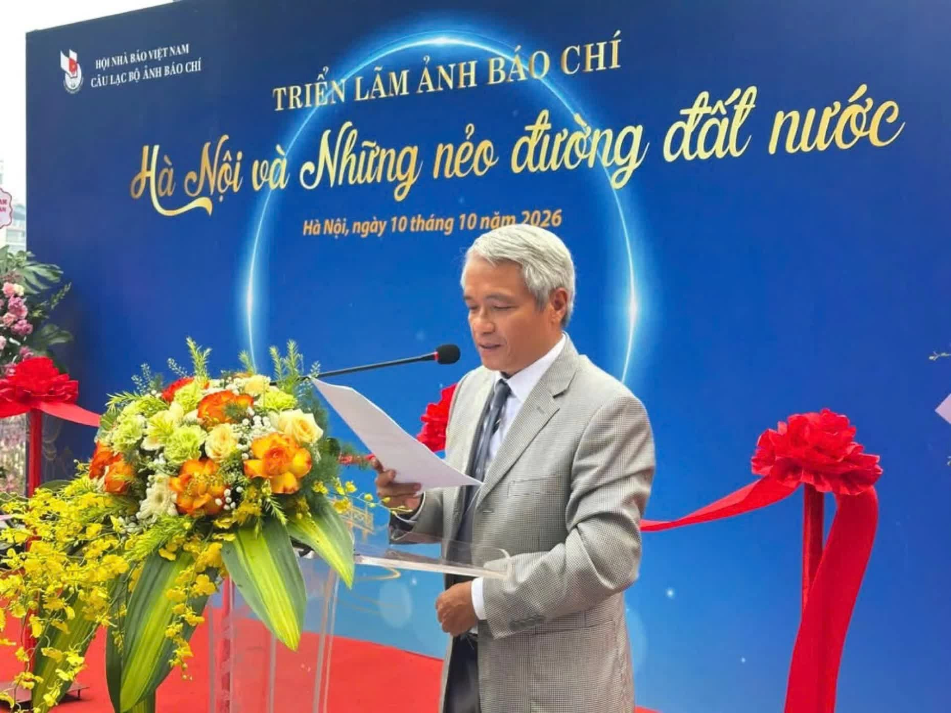 Hanoi exhibition showcases Vietnam through press photography