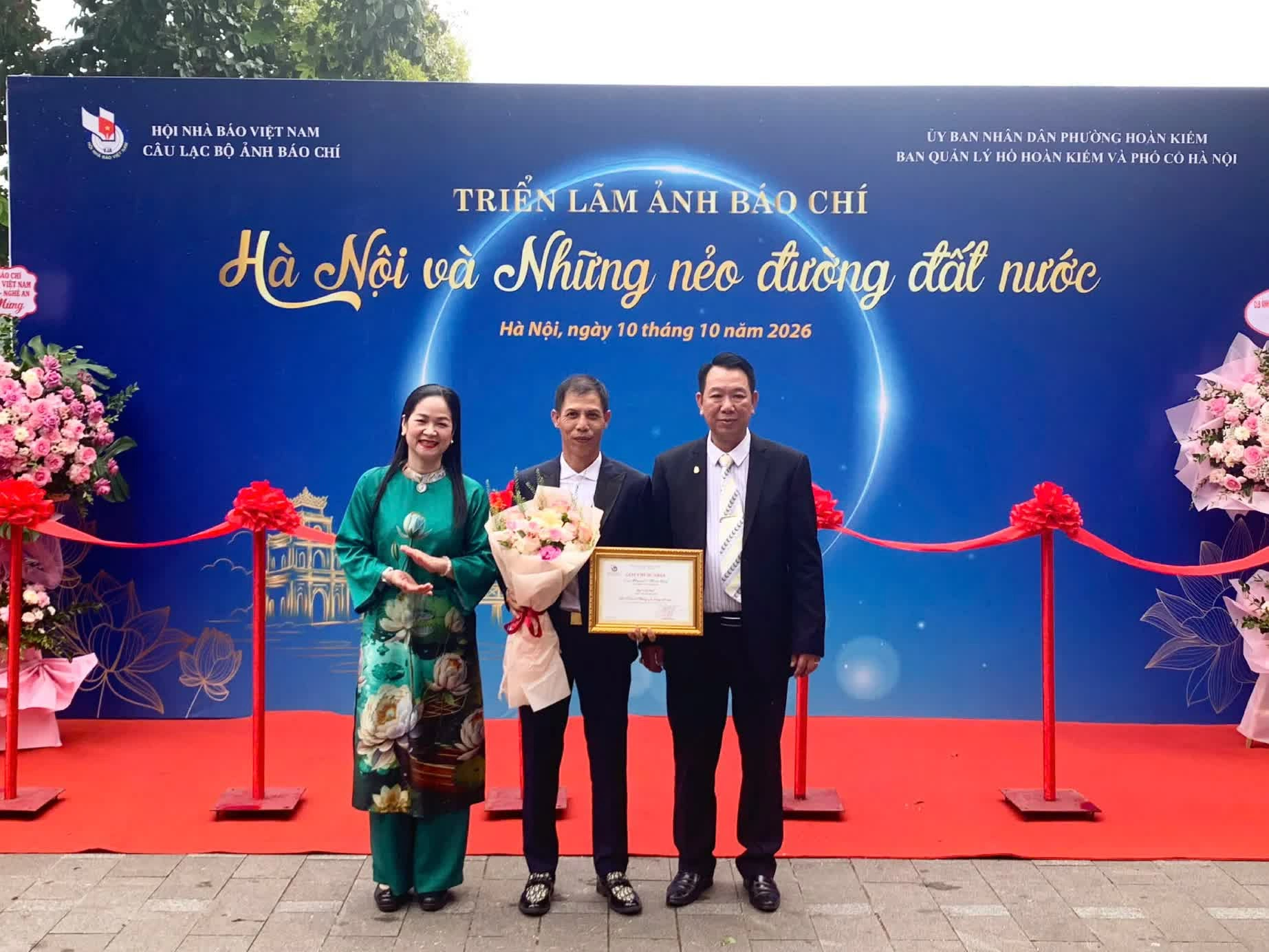 Hanoi exhibition showcases Vietnam through press photography