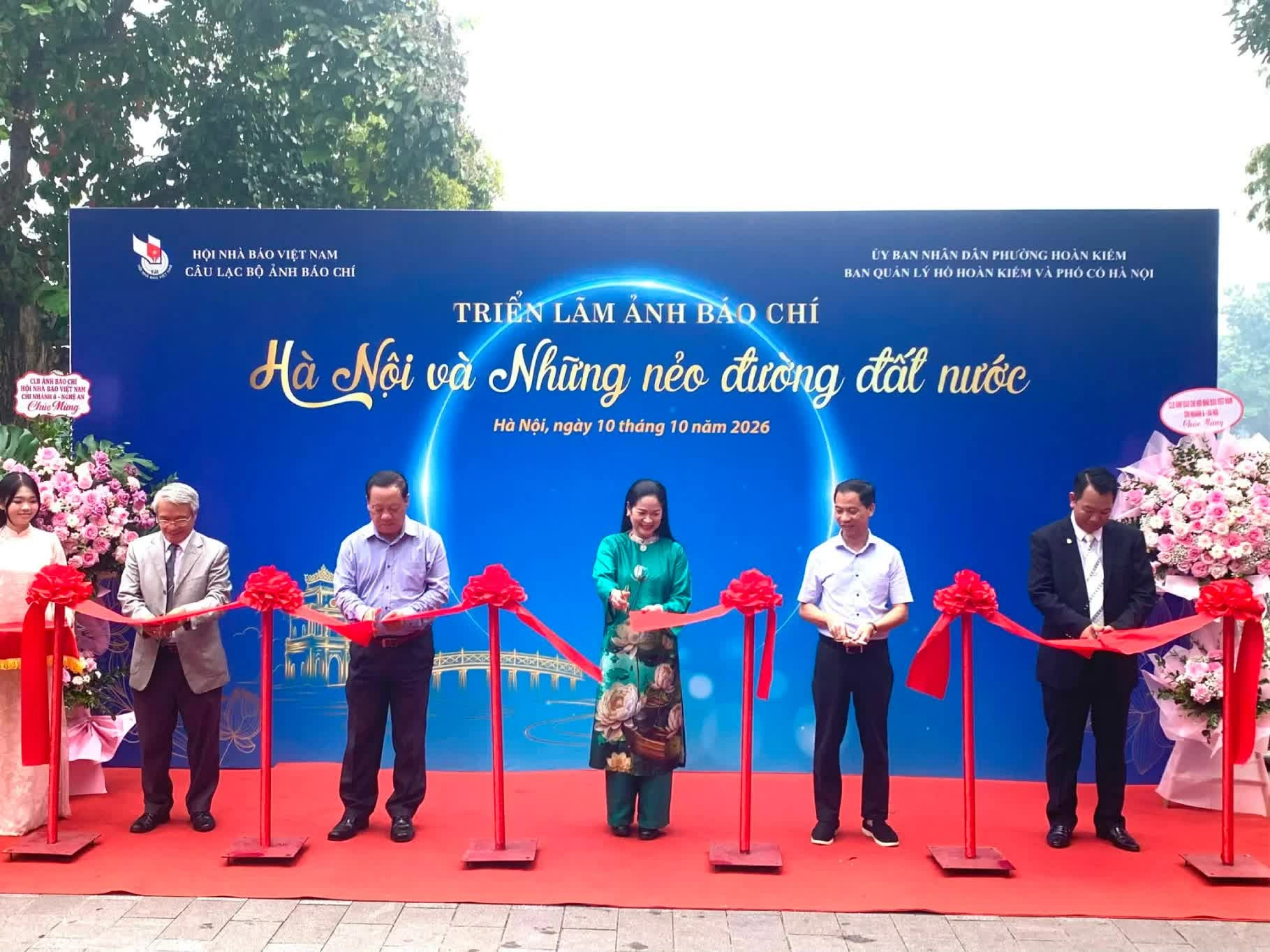 Hanoi exhibition showcases Vietnam through press photography
