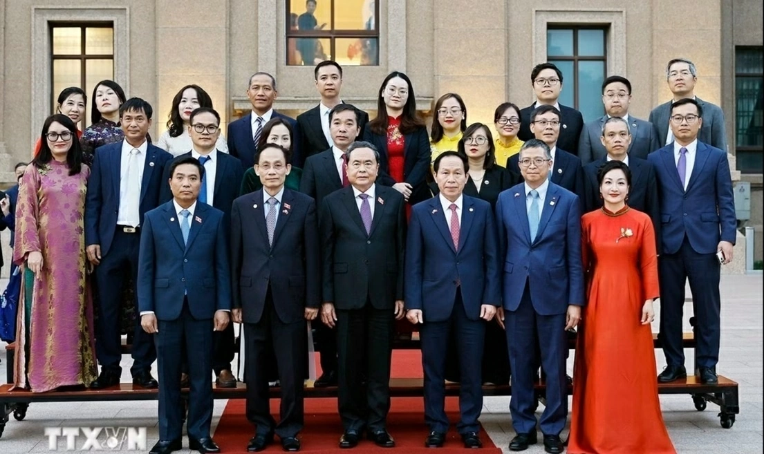 Chủ tịch Quốc hội Trần Thanh Mẫn gặp gỡ cộng đồng kiều bào tại Trung Quốc