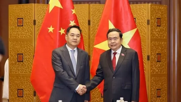 NA President Tran Thanh Man meets with Chinese friendship figures in Beijing