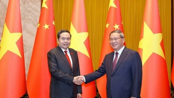 NA President Tran Thanh Man meets with Chinese Premier Li Qiang in Beijing