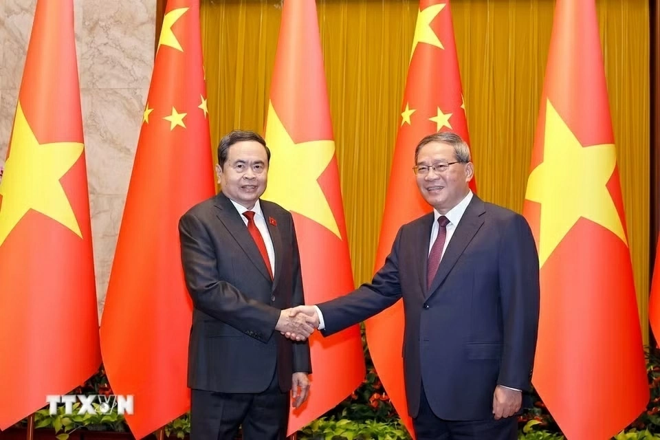 NA President Tran Thanh Man meets with Chinese Premier Li Qiang in Beijing