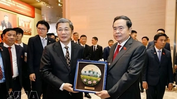 NA President Tran Thanh Man visits Museum of the Communist Party of China in Beijing