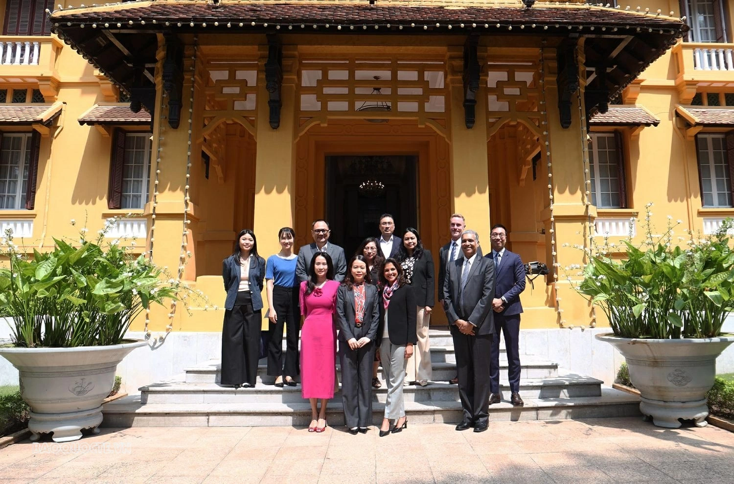 Vietnam and Motion Picture Association strengthen cooperation to protect intellectual property rights: Deputy FM Nguyen Minh Hang Vietnam and Motion Picture Association strengthen cooperation to protect intellectual property rights: Deputy FM Nguyen Minh Hang