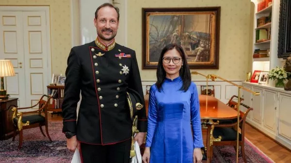 Ambassador Le Thi Thu presents Credentials to the King of Norway