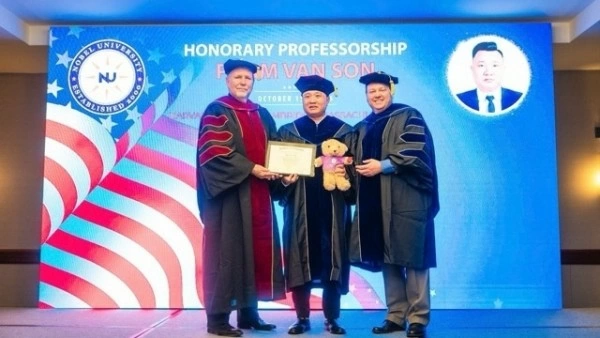 Doanh nhân Phạm Văn Sơn được Nobel University trao tặng danh hiệu Giáo sư Danh dự ngành Quản trị Kinh doanh