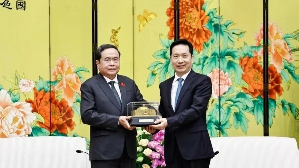 National Assembly President Tran Thanh Man receives leader of China’s Shaanxi province