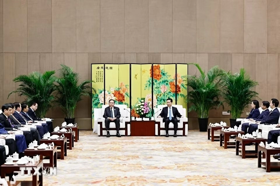 National Assembly President Tran Thanh Man receives leader of China’s Shaanxi province National Assembly President Tran Thanh Man receives leader of China’s Shaanxi province