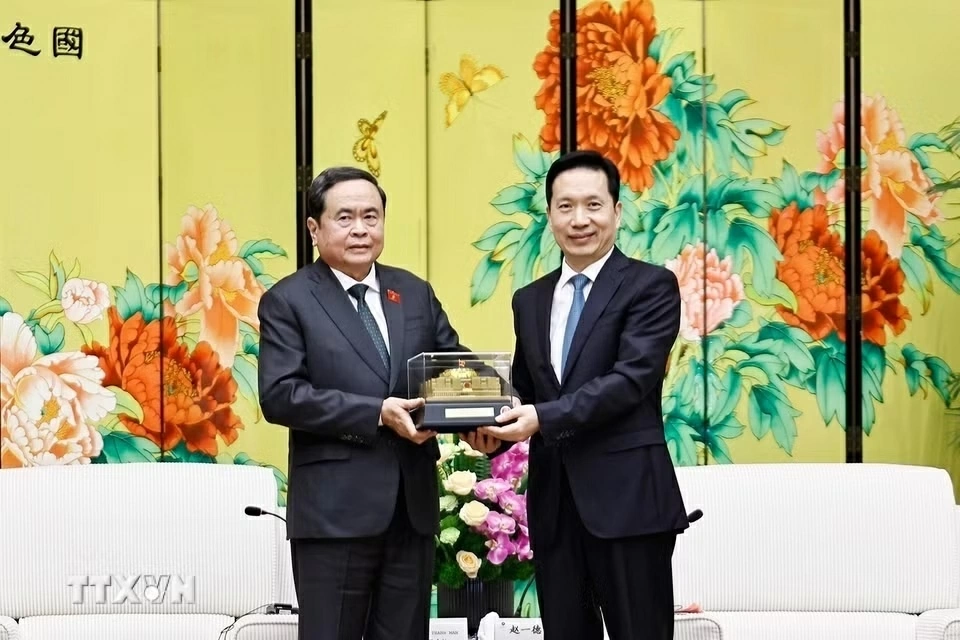 National Assembly President Tran Thanh Man receives leader of China’s Shaanxi province National Assembly President Tran Thanh Man receives leader of China’s Shaanxi province
