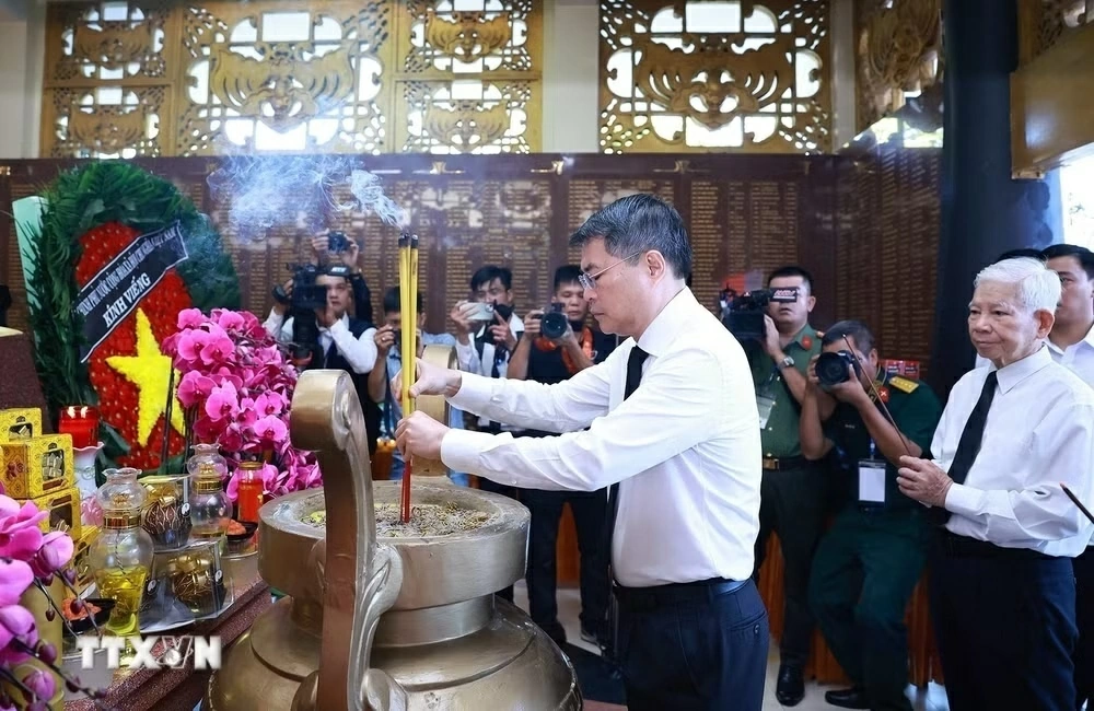 Prime Minister Le Minh Hung attends Memorial service for 731 fallen soldiers in Ho Chi Minh City Prime Minister Le Minh Hung attends Memorial service for 731 fallen soldiers in Ho Chi Minh City