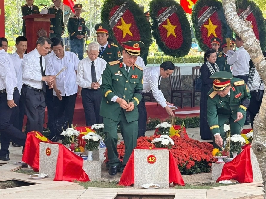 Prime Minister Le Minh Hung attends Memorial service for 731 fallen soldiers in Ho Chi Minh City Prime Minister Le Minh Hung attends Memorial service for 731 fallen soldiers in Ho Chi Minh City
