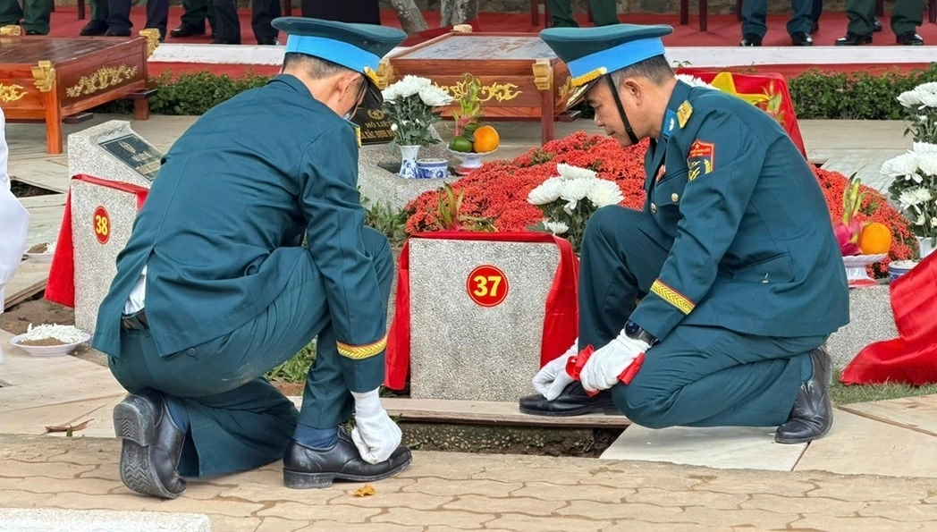Prime Minister Le Minh Hung attends Memorial service for 731 fallen soldiers in Ho Chi Minh City Prime Minister Le Minh Hung attends Memorial service for 731 fallen soldiers in Ho Chi Minh City