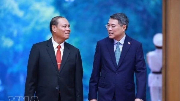 Vietnam gives top priority to relations with Laos: Prime Minister