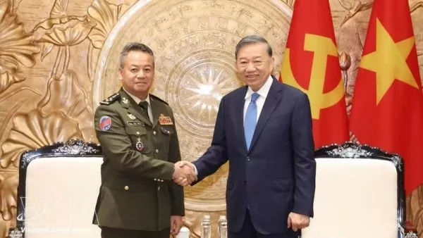 Vietnamese Party, State facilitate more substantive defence ties with Cambodia: General Secretary, President To Lam