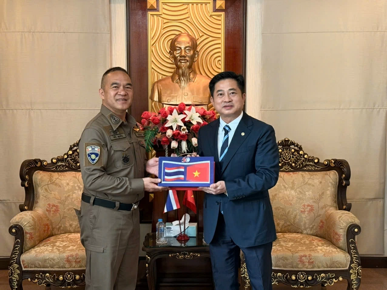 Vietnamese Consulate General enhances citizen protection cooperation in Northeastern Thailand Vietnamese Consulate General enhances citizen protection cooperation in Northeastern Thailand