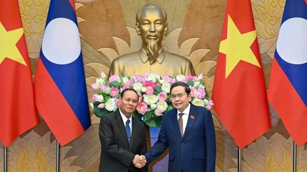 NA President Tran Thanh Man welcomes Standing Member of LPRP Secretariat