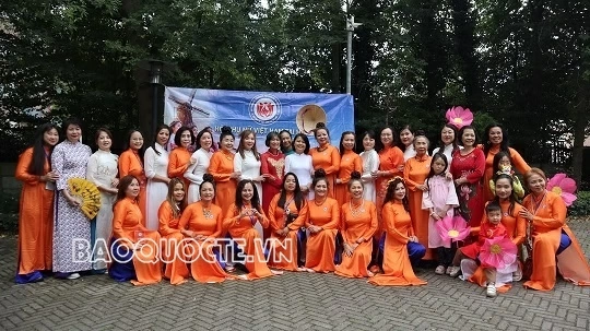 Vietnamese women in the Netherlands preserve Homeland identity