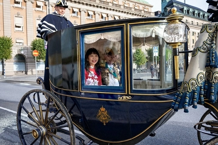 Ambassador Pham Thi Kim Hoa presents Credentials to the King of Sweden