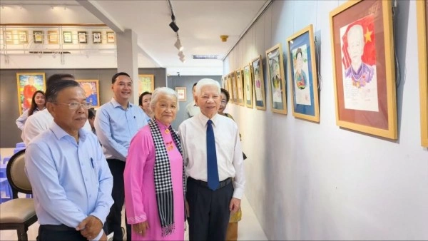 Artist Dang Ai Viet: Preserving the portraits of Heroic Mothers through the strokes of time