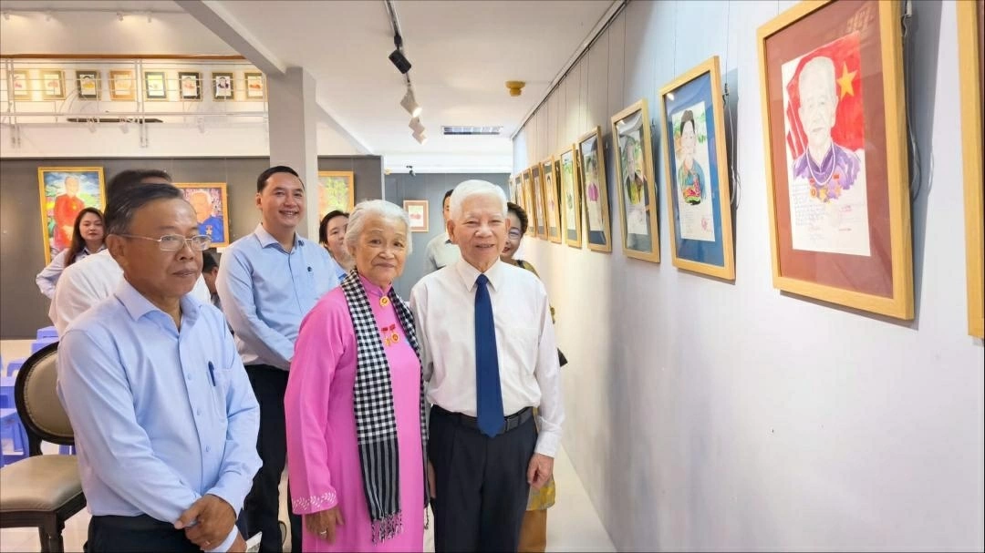 Artist Dang Ai Viet: Preserving the portraits of Heroic Mothers through the strokes of time