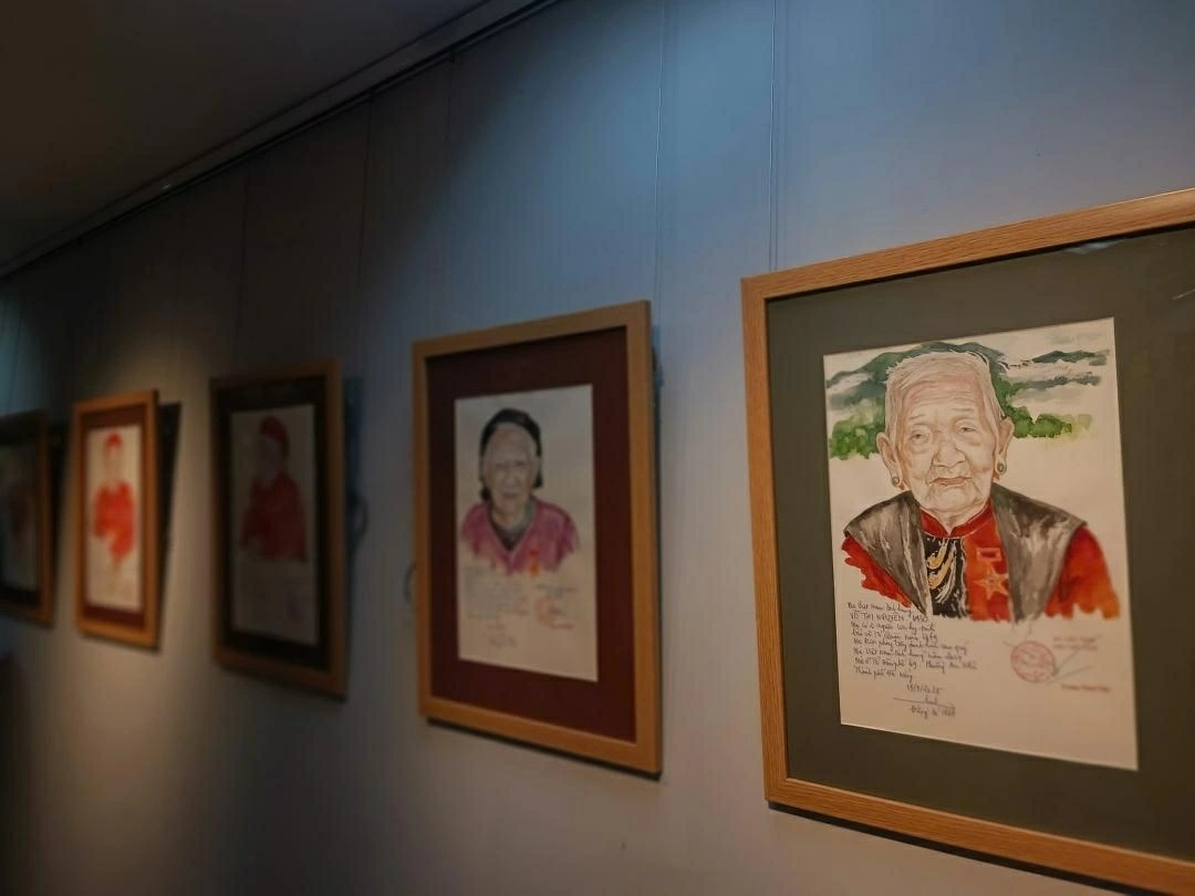 Artist Dang Ai Viet: Preserving the portraits of Heroic Mothers through the strokes of time