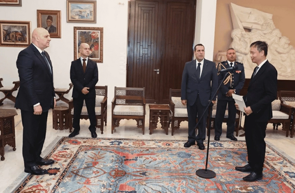 Ambassador Nguyen Nam Duong presents Credentials to President of Lebanon Ambassador Nguyen Nam Duong presents Credentials to President of Lebanon