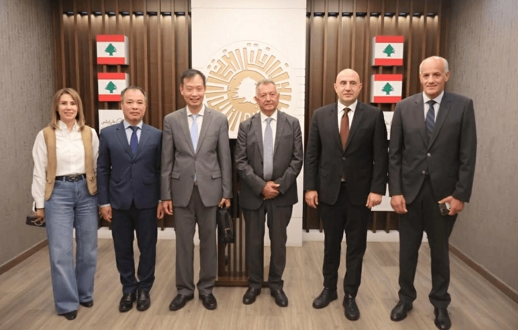 Ambassador Nguyen Nam Duong presents Credentials to President of Lebanon Ambassador Nguyen Nam Duong presents Credentials to President of Lebanon