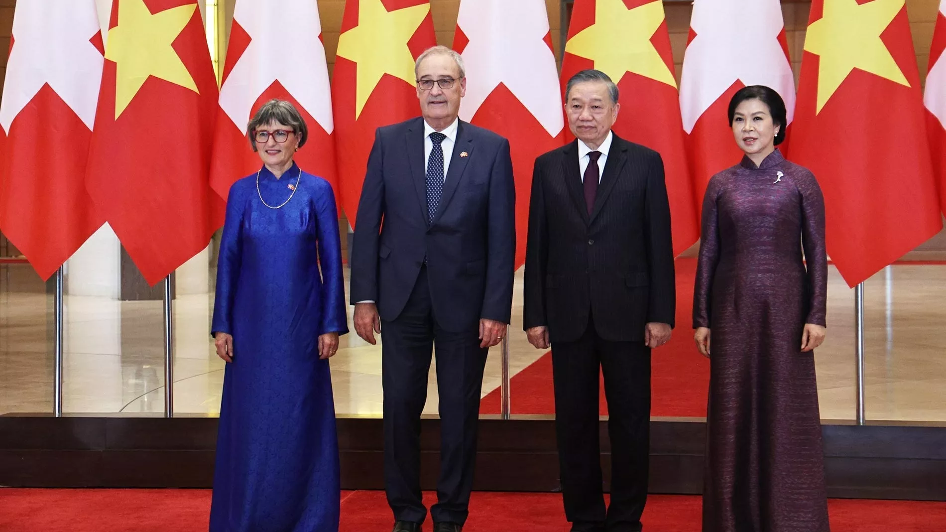 Welcome ceremony held for Swiss President Guy Parmelin and his spouse in Hanoi