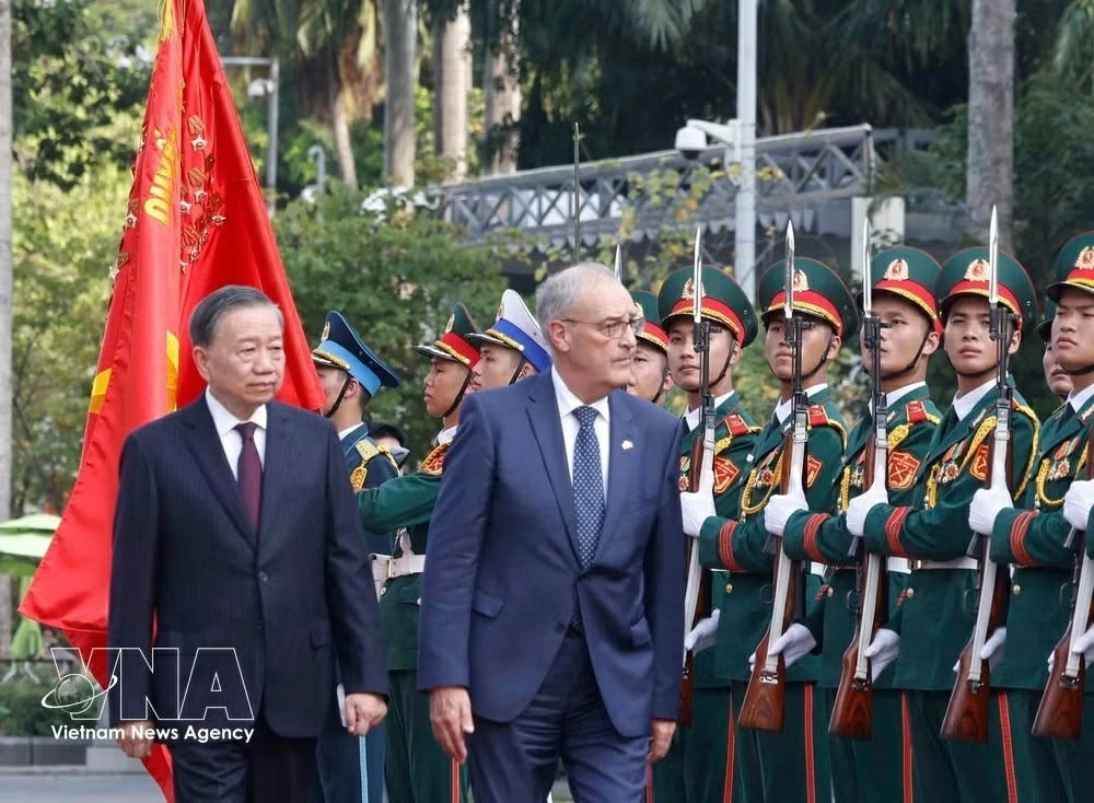 Welcome ceremony held for Swiss President Guy Parmelin and his spouse in Hanoi Welcome ceremony held for Swiss President Guy Parmelin and his spouse in Hanoi