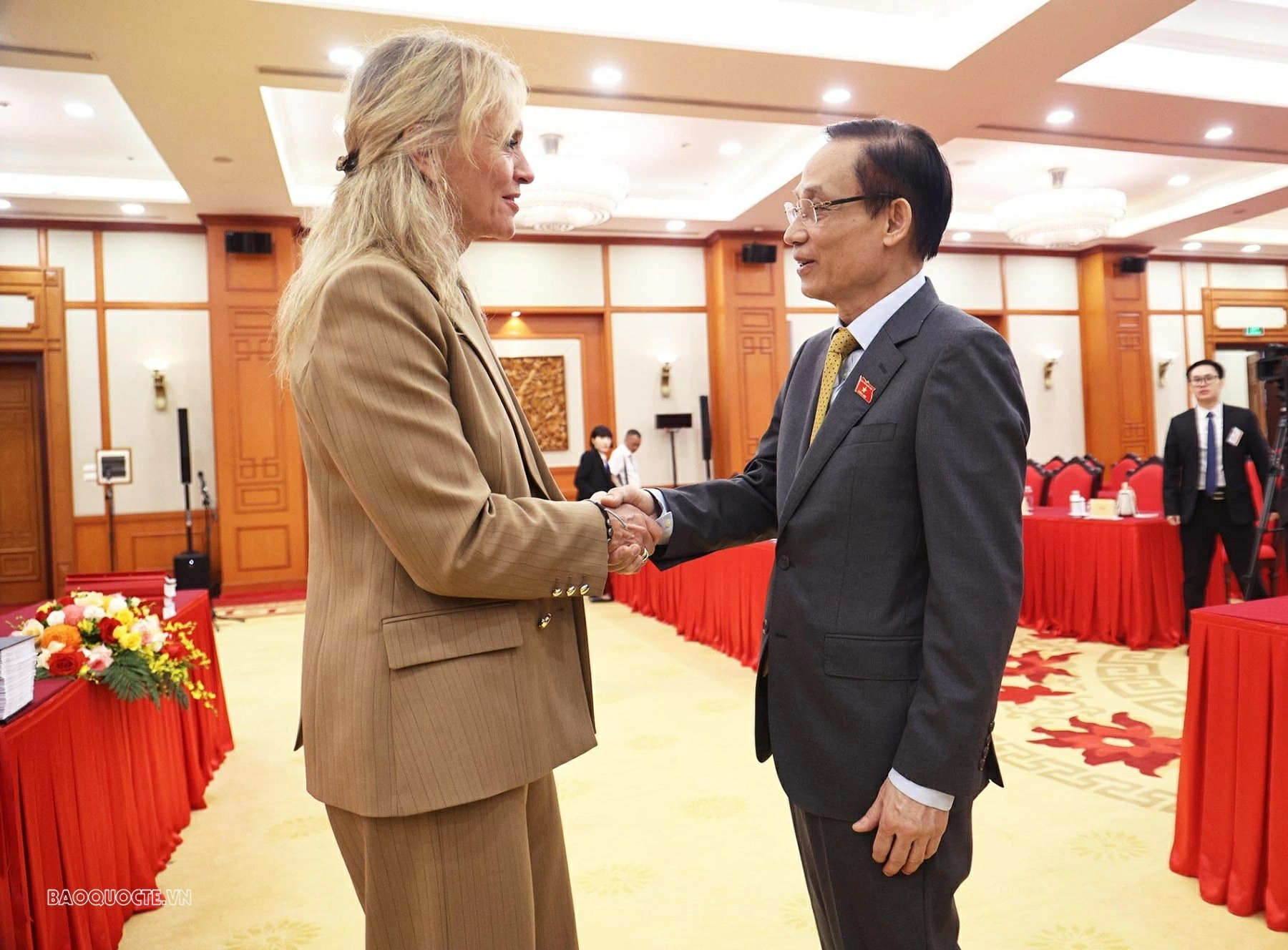 Politburo Member, Foreign Minister Le Hoai Trung welcomes Icelandic Foreign Minister in Hanoi