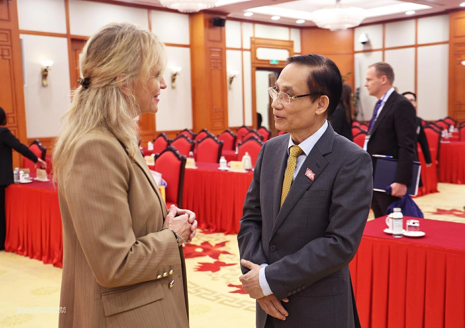 Politburo Member, Foreign Minister Le Hoai Trung welcomes Icelandic Foreign Minister in Hanoi