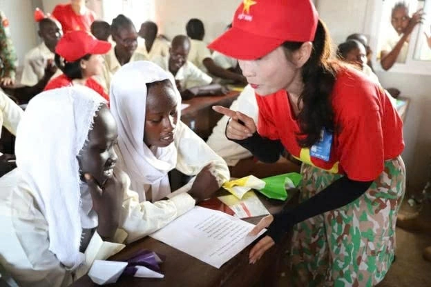 Vietnamese female peacekeepers share love and kindness in Abyei