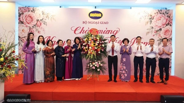 Tôn vinh phụ nữ ngành Ngoại giao nhân Ngày Phụ nữ Việt Nam 20/10
