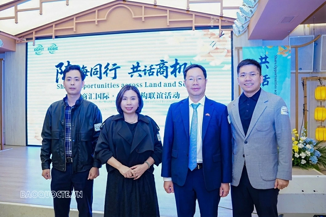 Promoting effective bridge roles, enhancing multilateral cooperation between Vietnam and Chongqing (China)