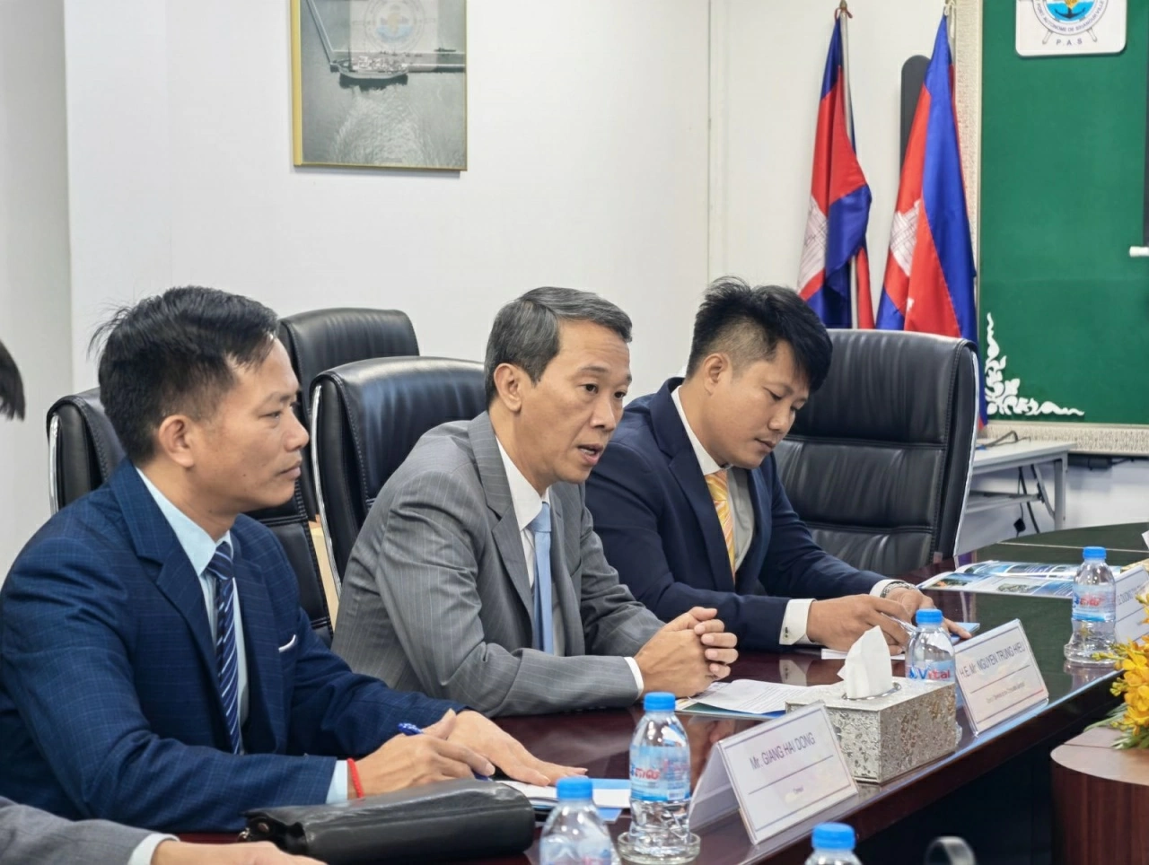 Consul General Nguyen Trung Hieu pays courtesy call to leaders of Sihanoukville Autonomous Port