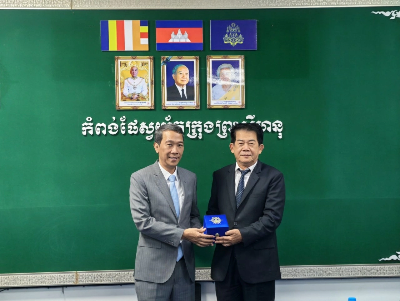Consul General Nguyen Trung Hieu pays courtesy call to leaders of Sihanoukville Autonomous Port