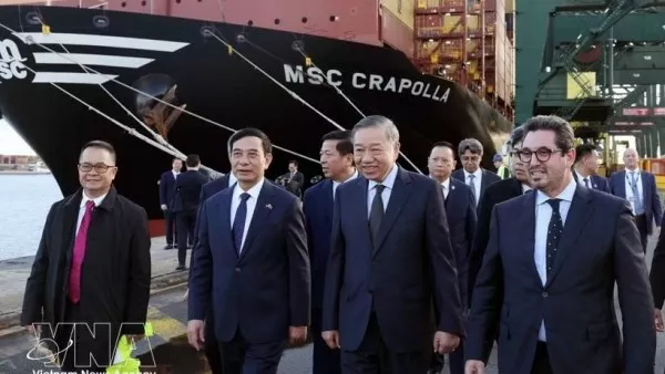 General Secretary, President To Lam visits Port of Antwerp-Bruges in Belgium