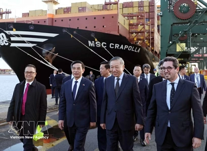 General Secretary, President To Lam visits Port of Antwerp-Bruges in Belgium