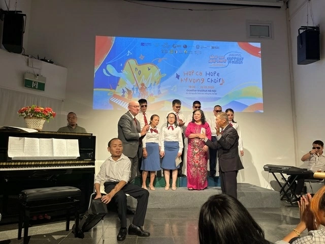Inclusive Arts Festival opens with Hope Choir performance at Goethe-Institut Hanoi