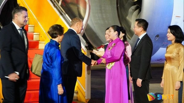 Polish PM Donald Tusk arrives in Da Nang, beginning official visit to Vietnam