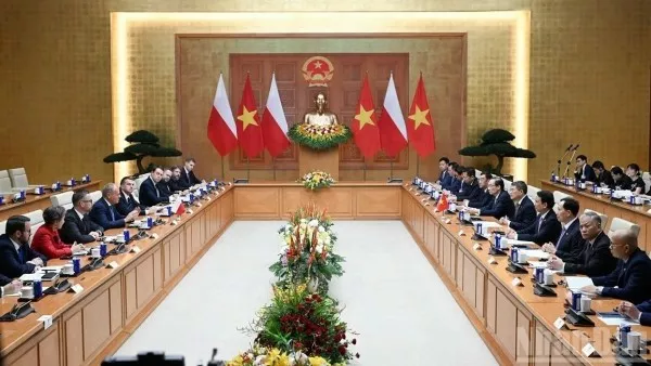 Vietnamese, Polish Prime Ministers hold talks, promote all-round cooperation