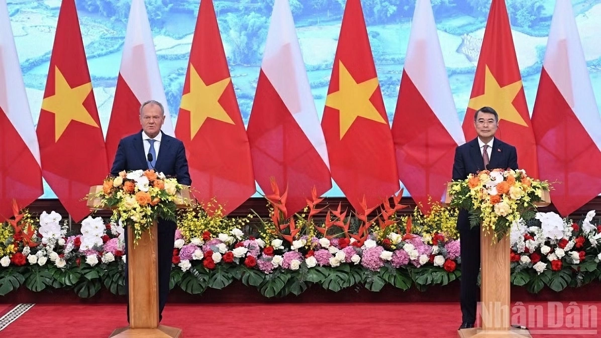 Vietnamese, Polish Prime Ministers hold joint press conference, announce establishment of Strategic Partnership