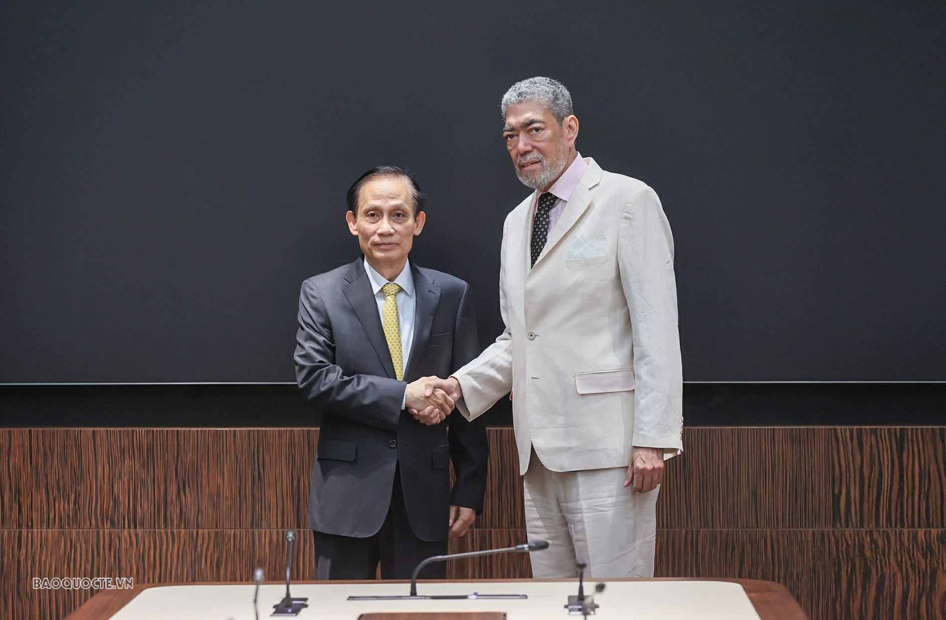 Politburo member, FM Le Hoai Trung holds talks with MIU General Secretary Miguel Mejia to advance cooperation Politburo member, FM Le Hoai Trung holds talks with MIU General Secretary Miguel Mejia to advance cooperation
