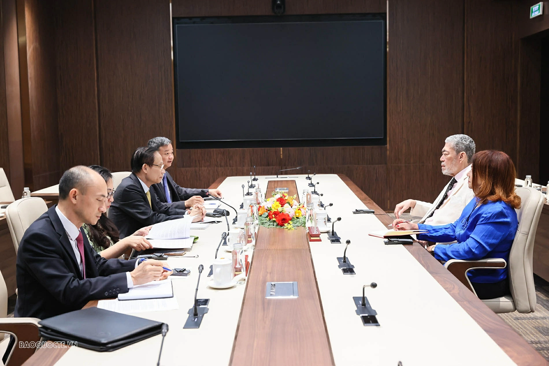 Politburo member, FM Le Hoai Trung holds talks with MIU General Secretary Miguel Mejia to advance cooperation Politburo member, FM Le Hoai Trung holds talks with MIU General Secretary Miguel Mejia to advance cooperation