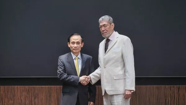 Politburo member, FM Le Hoai Trung holds talks with MIU General Secretary Miguel Mejia to advance cooperation