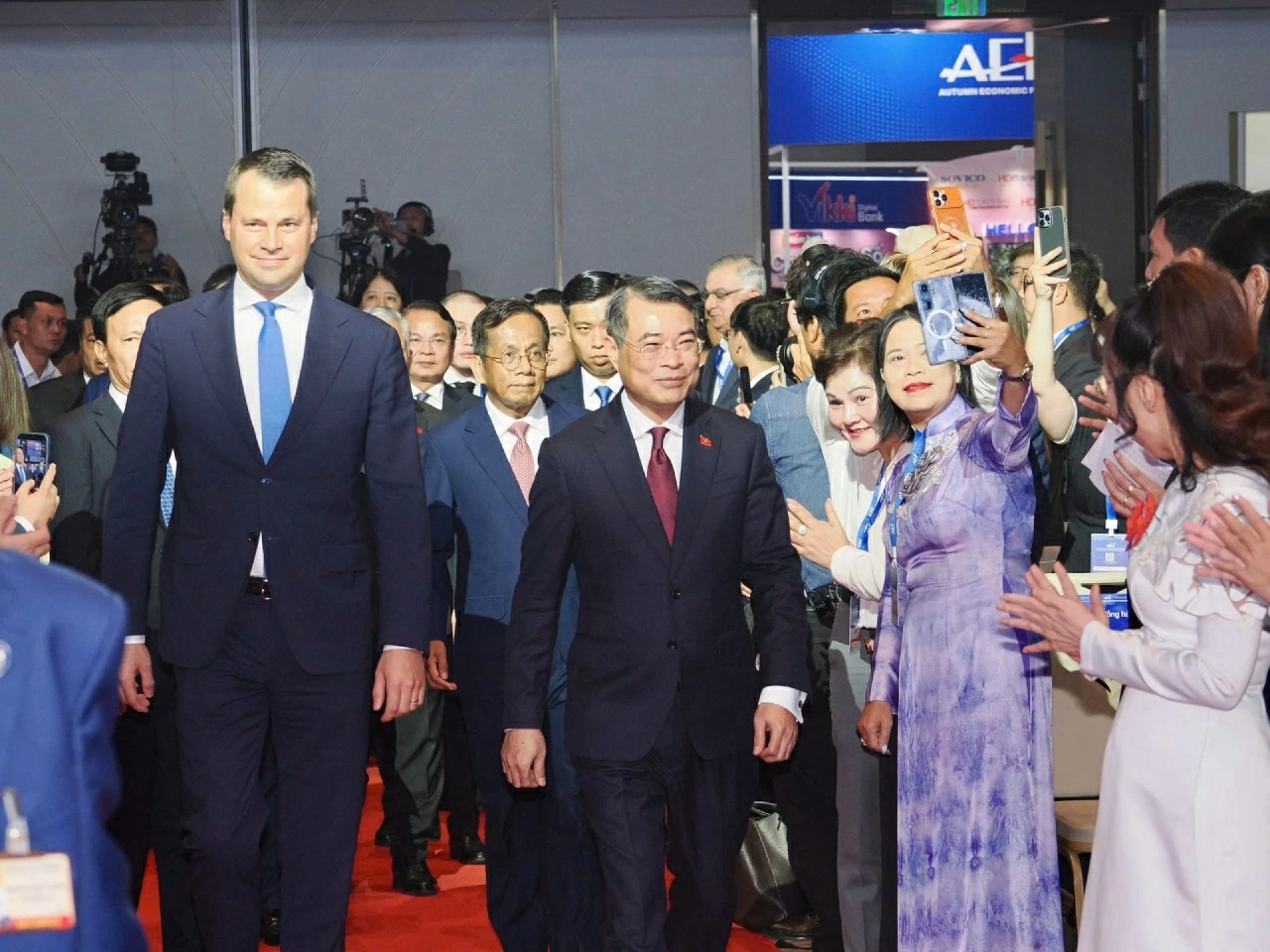 AEF 2026: Prime Minister Le Minh Hung attends opening session, sends message of Vietnam’s readiness to cooperate for shared development AEF 2026: Prime Minister Le Minh Hung attends opening session, sends message of Vietnam’s readiness to cooperate for shared development