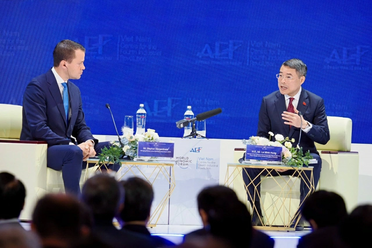 AEF 2026: PM Le Minh Hung holds a dialogue with WEF Managing Director Stephan Mergenthaler on positioning Vietnam for global future